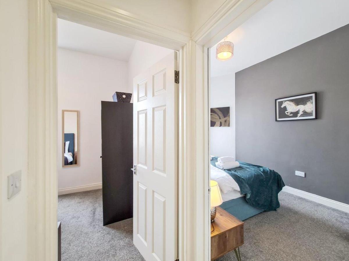 Margaret'S Quattro By Fortuna Property Apartment Cheltenham Exterior photo