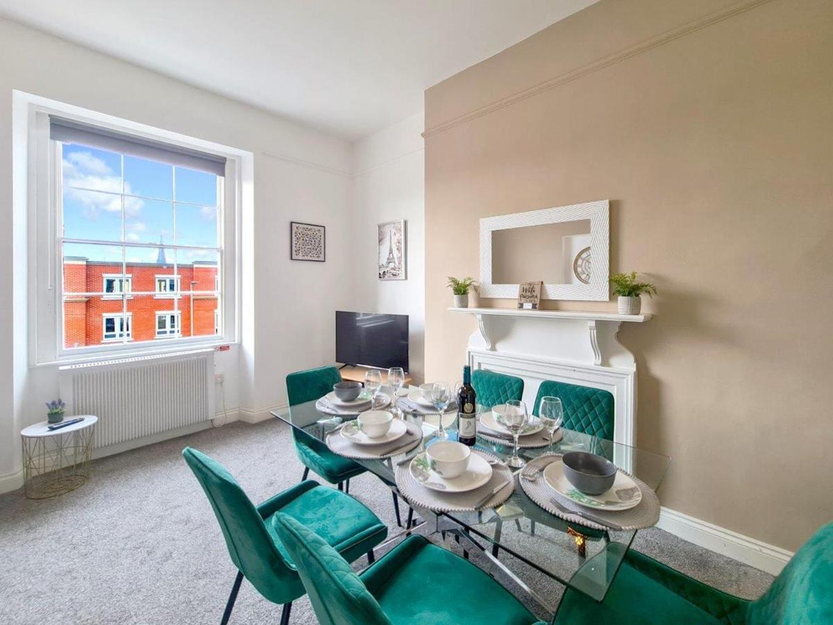 Margaret'S Quattro By Fortuna Property Apartment Cheltenham Exterior photo