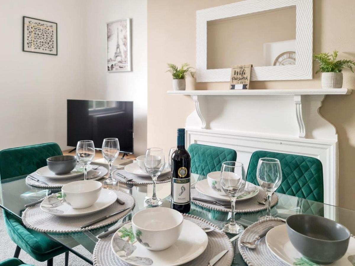 Margaret'S Quattro By Fortuna Property Apartment Cheltenham Exterior photo